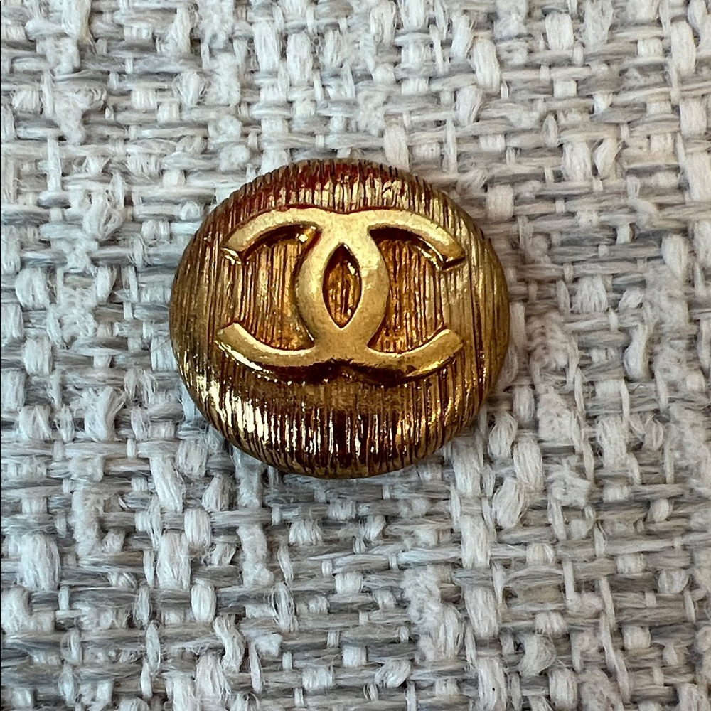 CHANEL Gold Textured Brooch